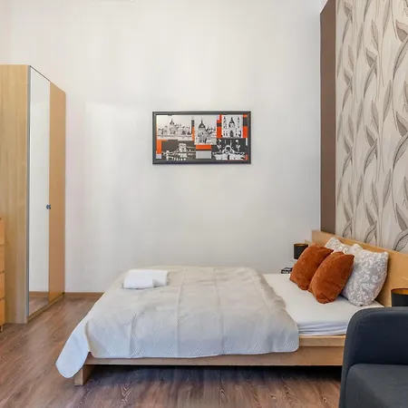 Elizabeth Boulevard Apartment *